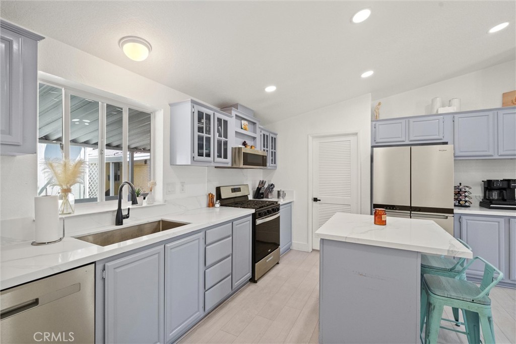 21851 Newland Square 250