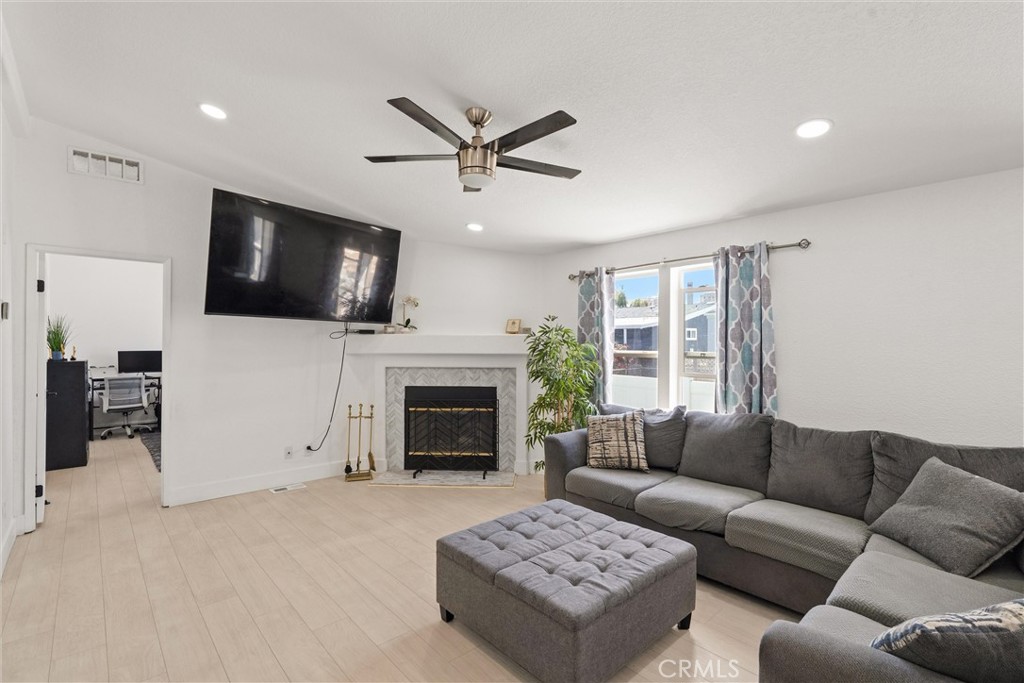 21851 Newland Square 250