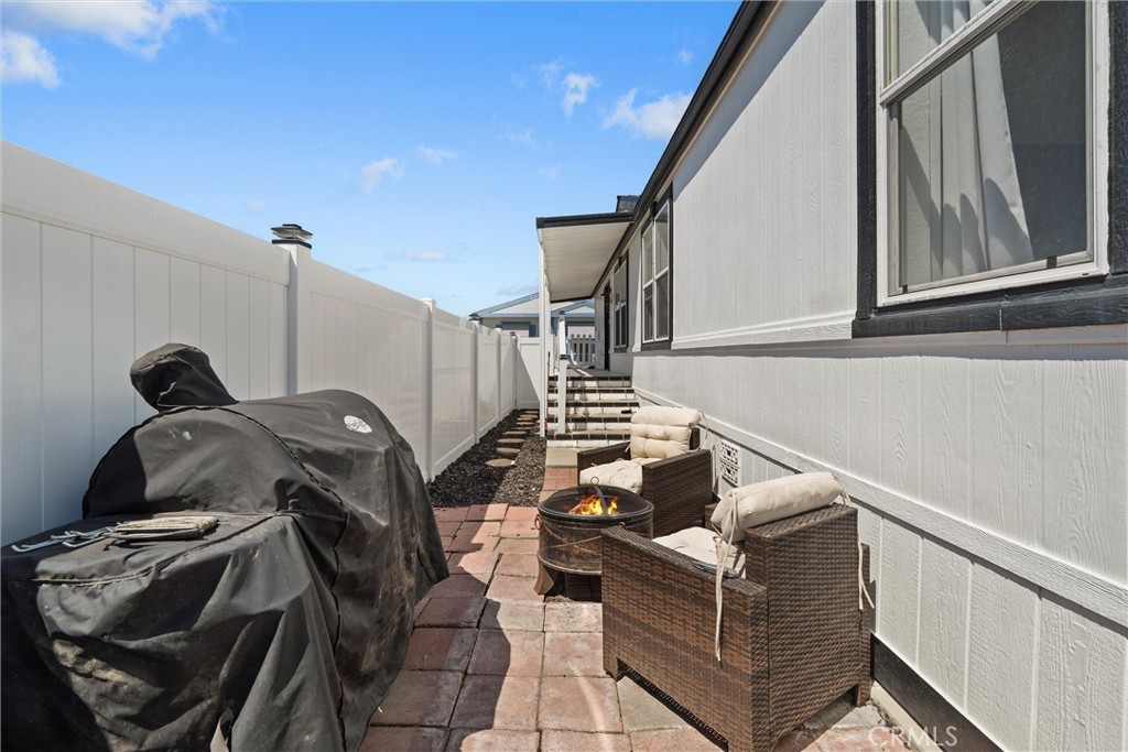 21851 Newland Square 250