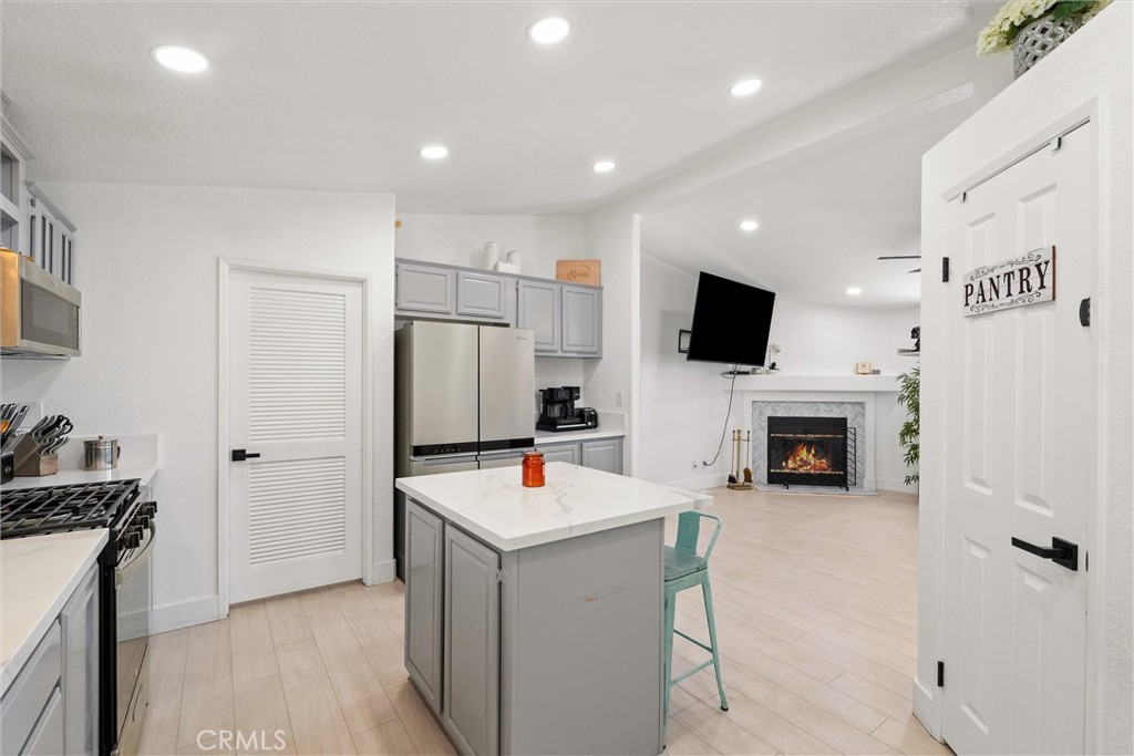 21851 Newland Square 250