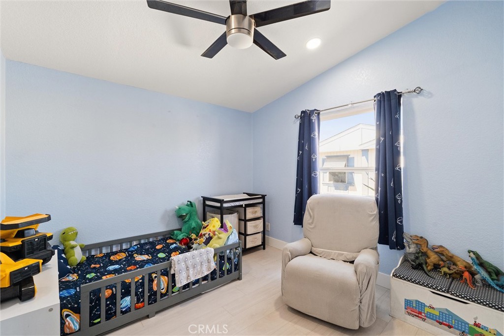 21851 Newland Square 250