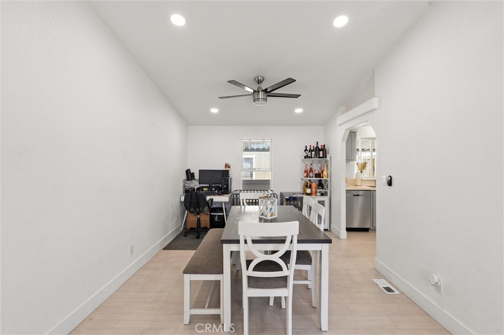 21851 Newland Square 250