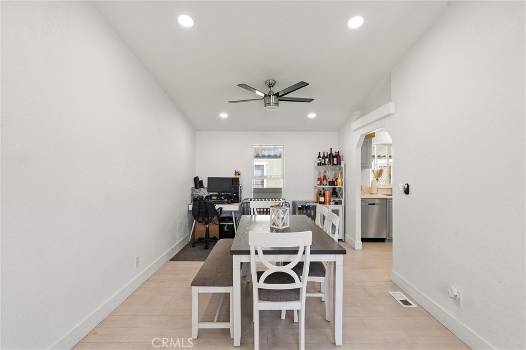 21851 Newland Square 250