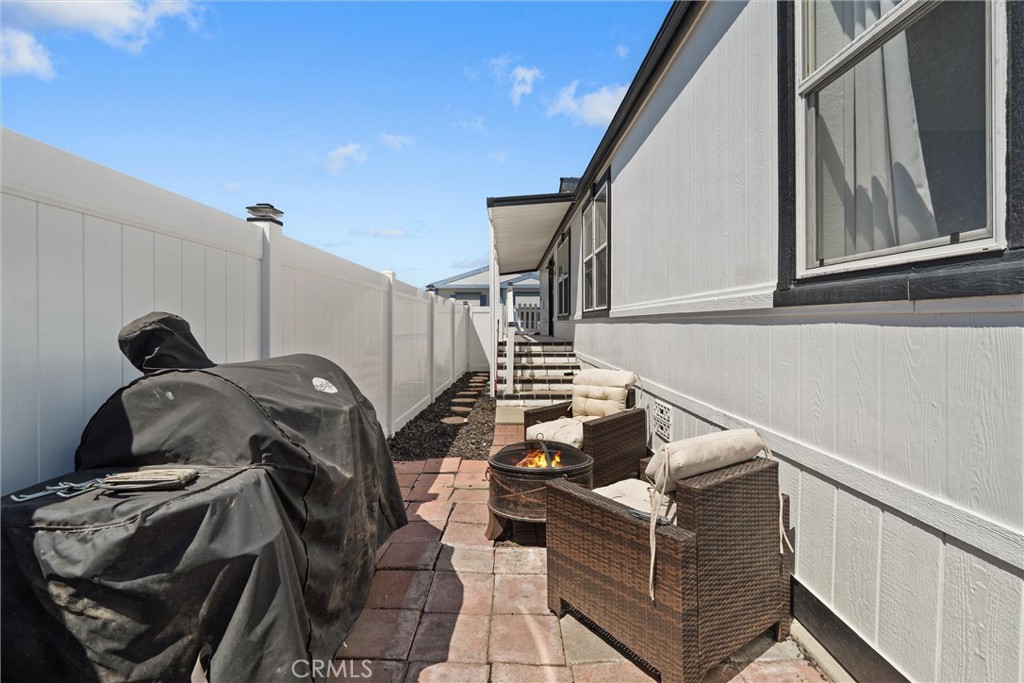 21851 Newland Square 250