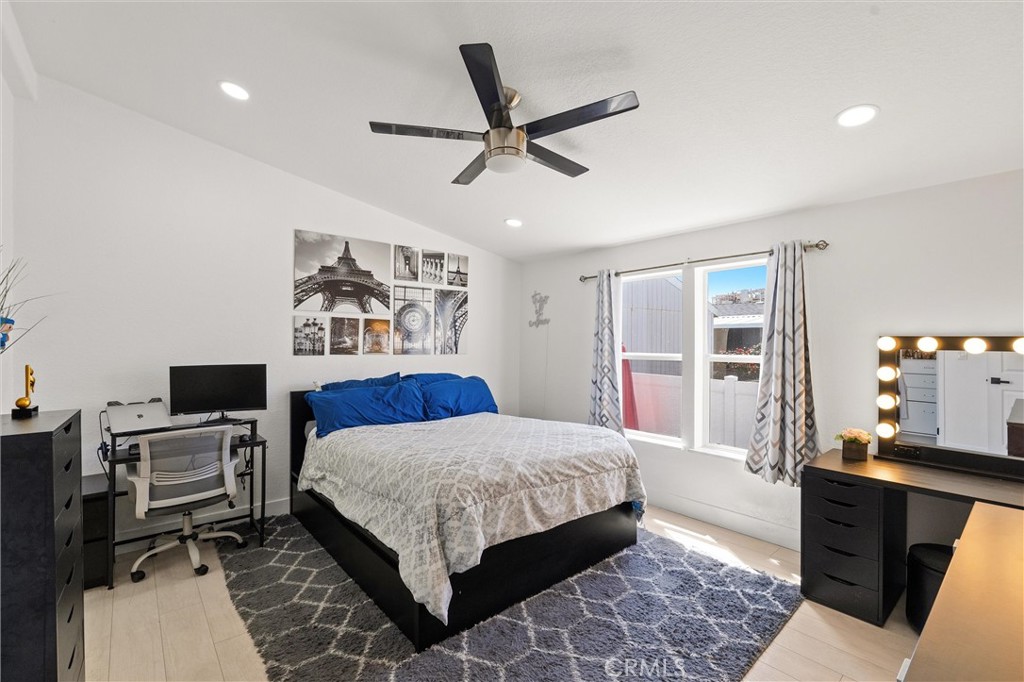 21851 Newland Square 250