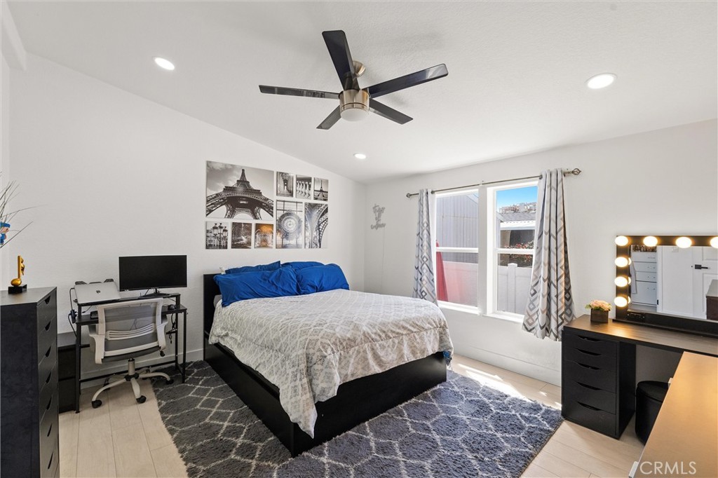 21851 Newland Square 250