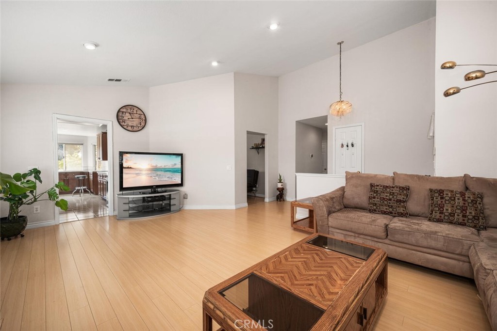 13402 Wentworth Street