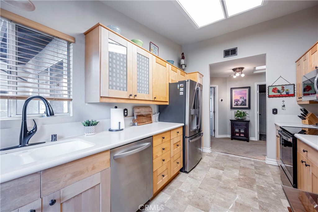 10 Corniche Drive E
