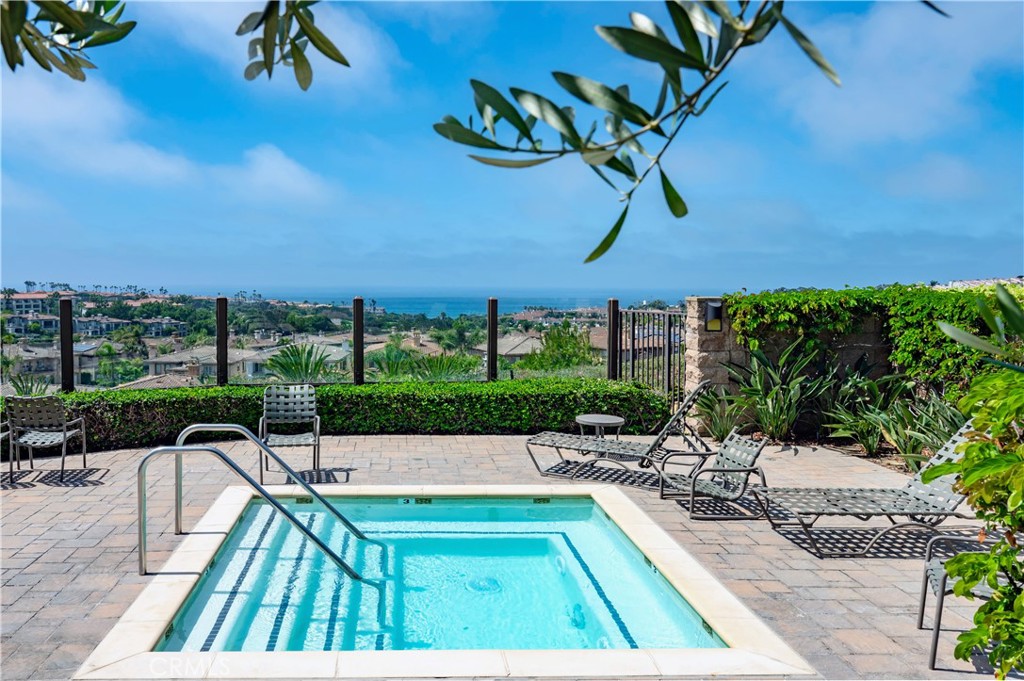 10 Corniche Drive E
