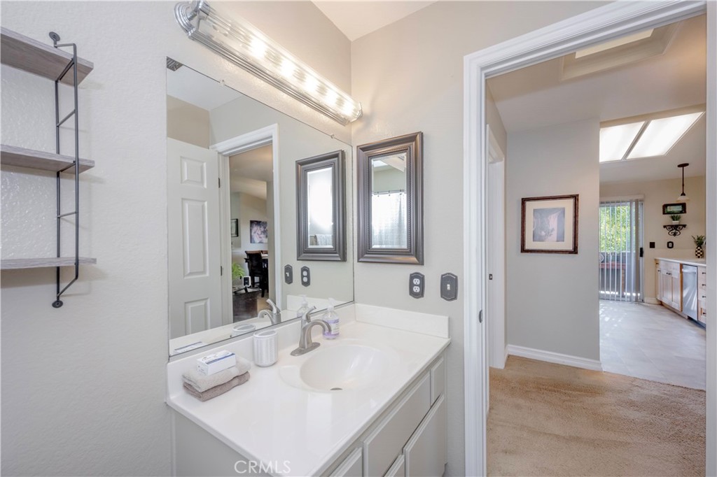 10 Corniche Drive E