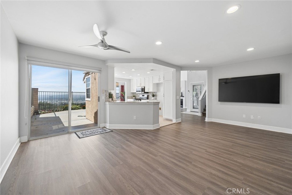 6111 E Garnet