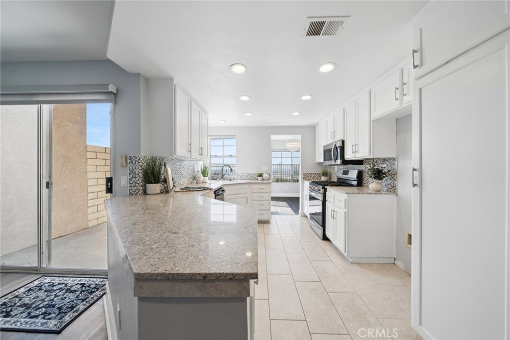 6111 E Garnet