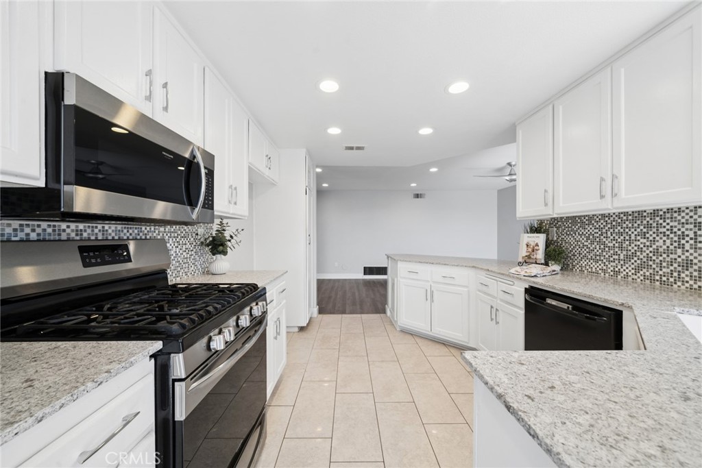 6111 E Garnet