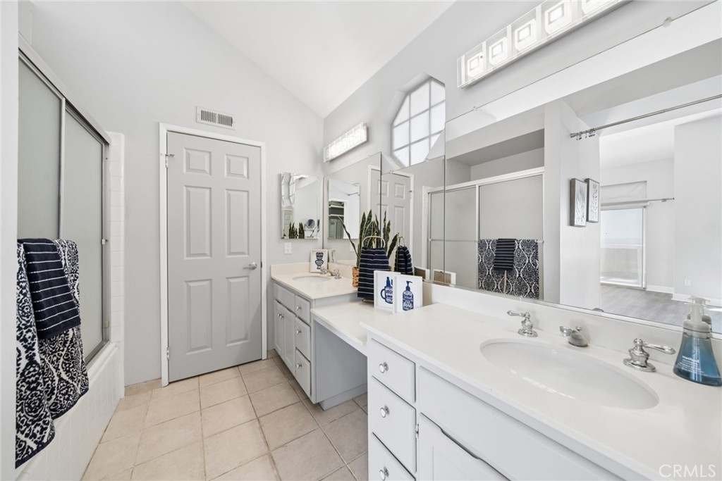 6111 E Garnet