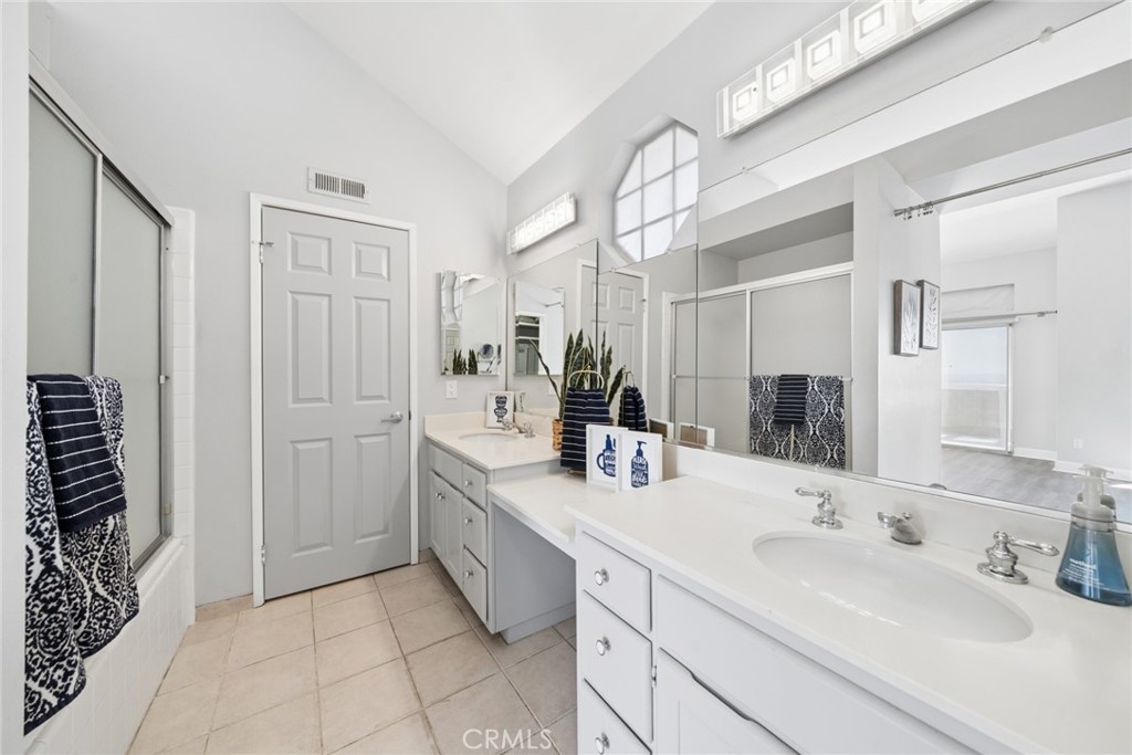 6111 E Garnet