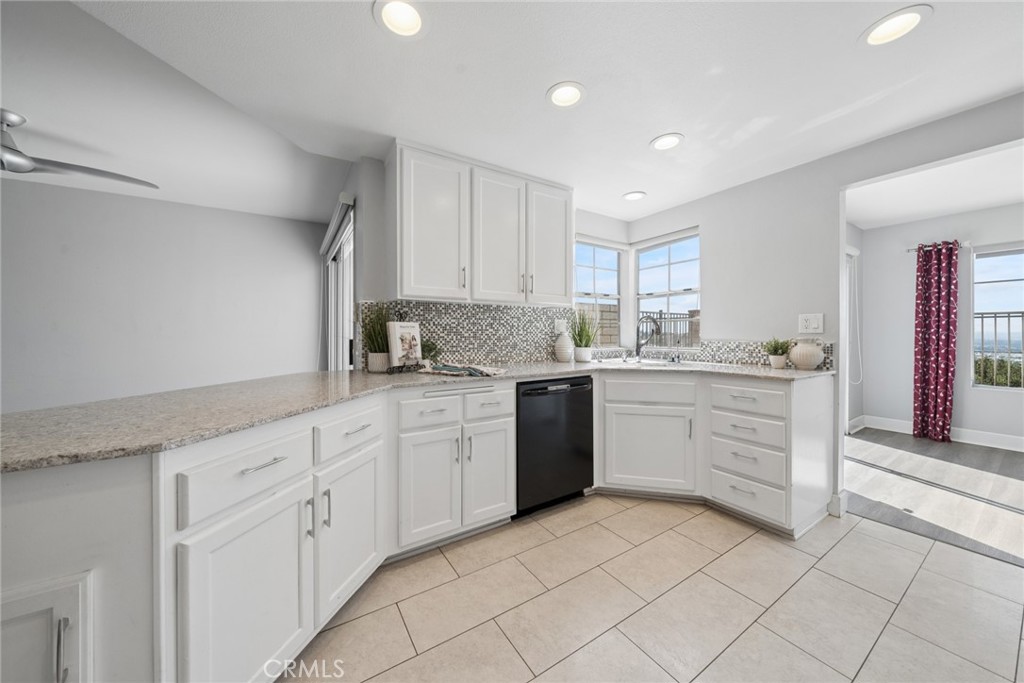 6111 E Garnet