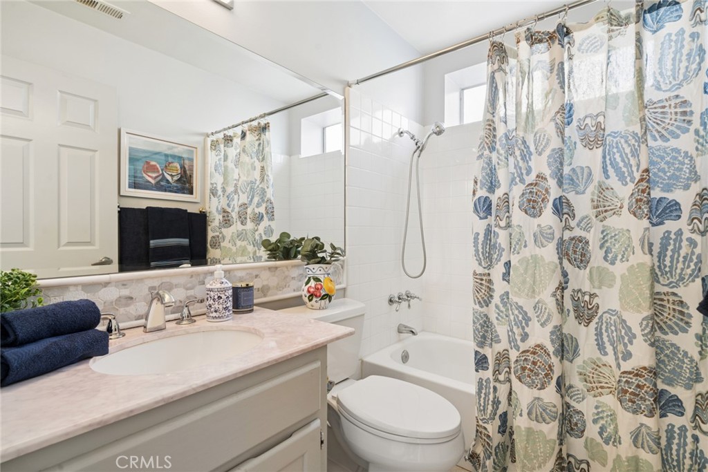 6111 E Garnet