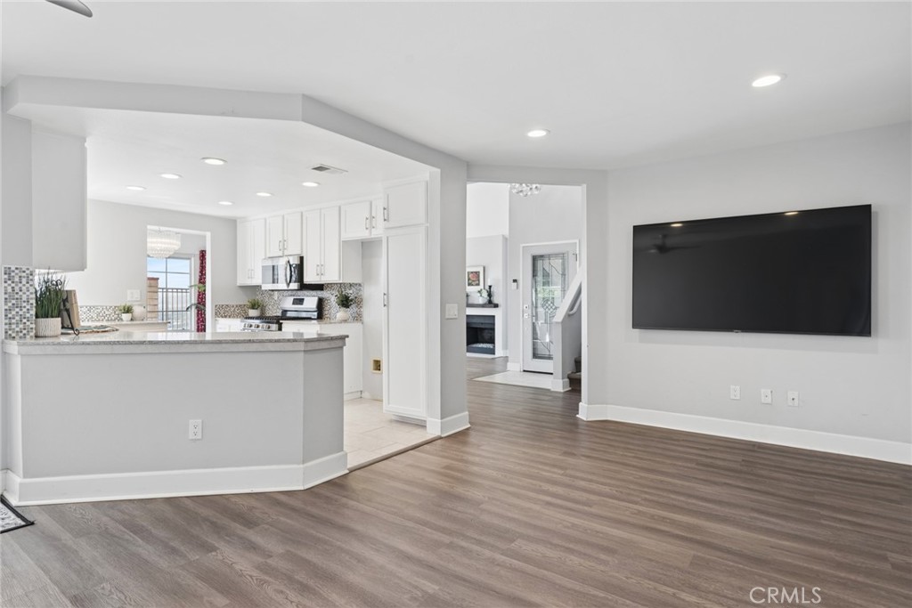 6111 E Garnet