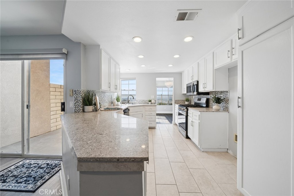 6111 E Garnet