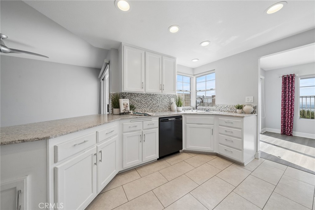 6111 E Garnet