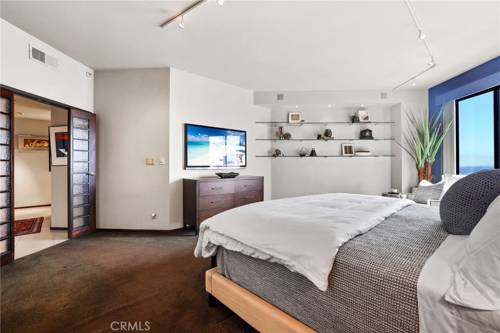 1310 E. Ocean Blvd. 1604