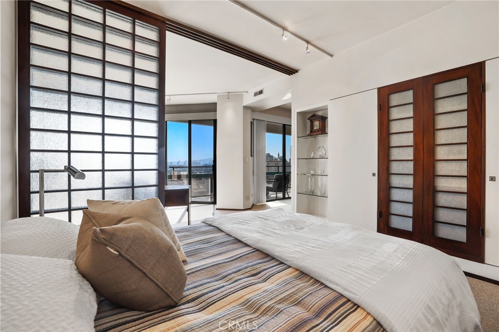 1310 E. Ocean Blvd. 1604