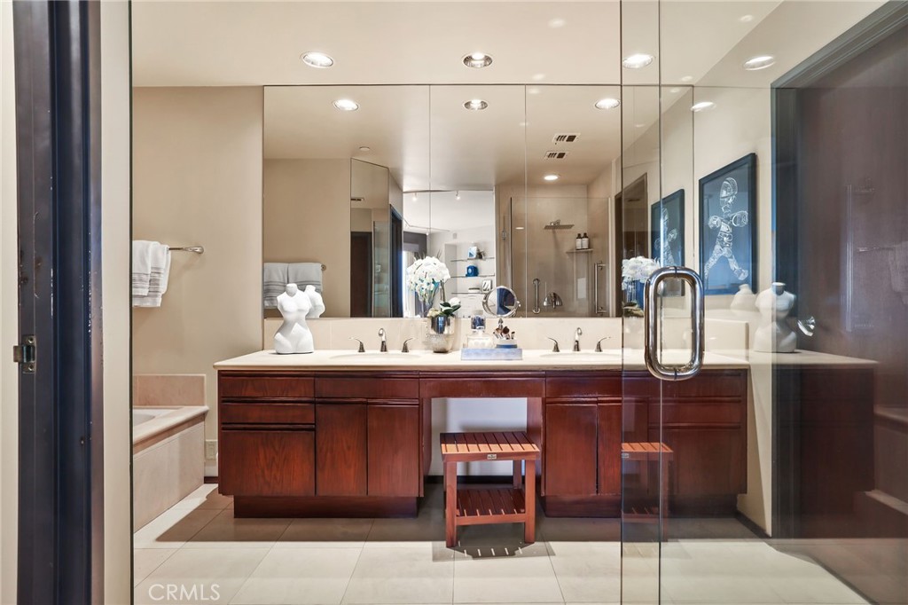1310 E. Ocean Blvd. 1604