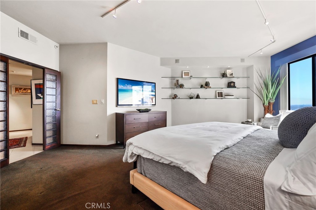 1310 E. Ocean Blvd. 1604