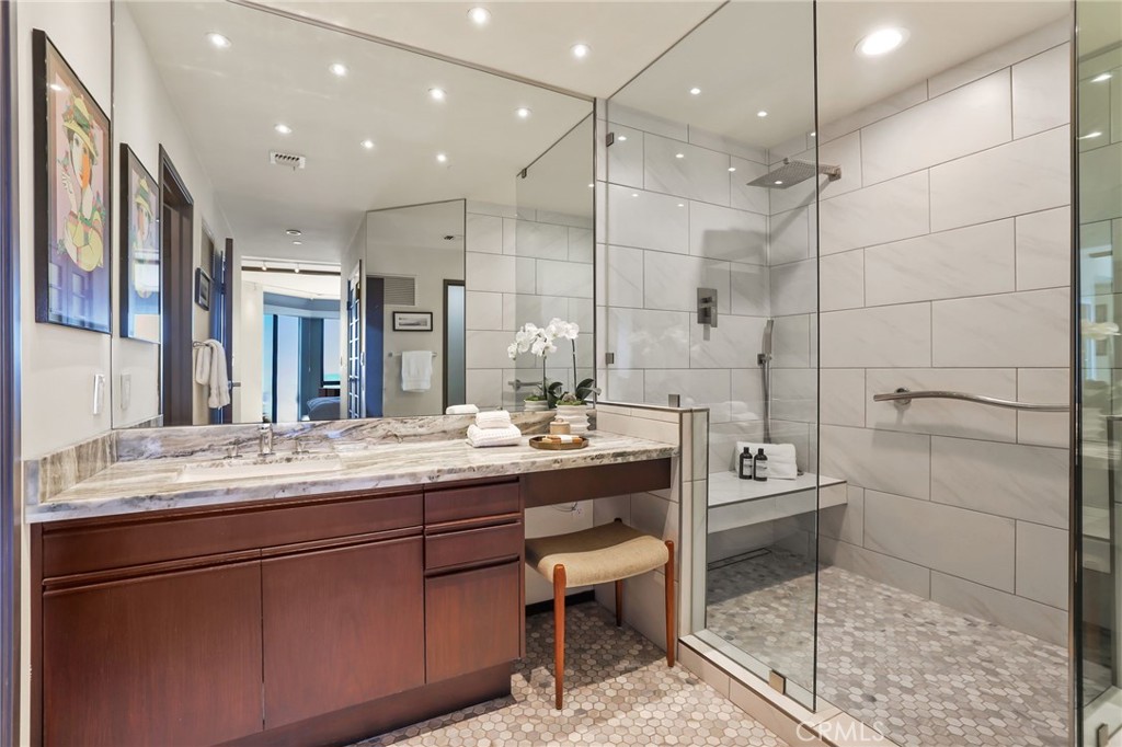 1310 E. Ocean Blvd. 1604