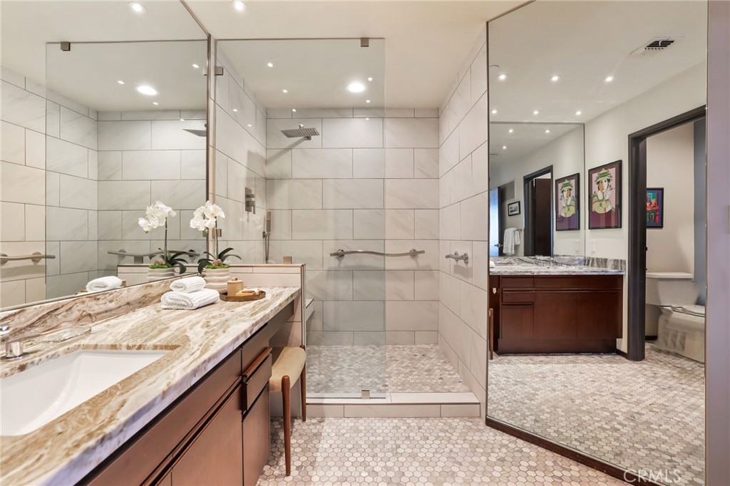 1310 E. Ocean Blvd. 1604