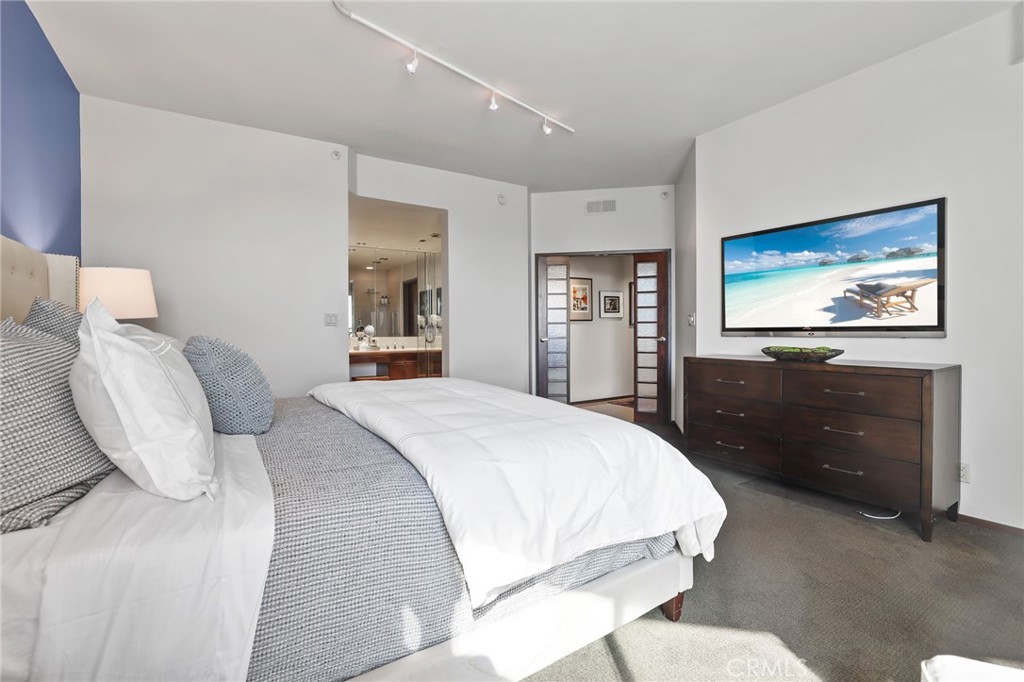1310 E. Ocean Blvd. 1604