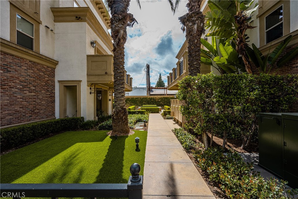 510 S Anaheim Boulevard S 7