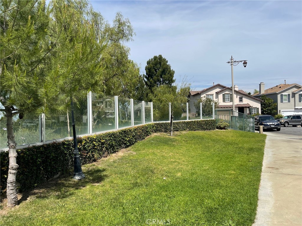1294 S Springwood