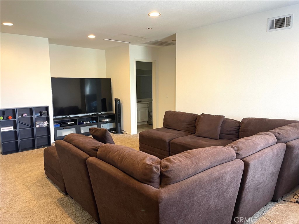 1294 S Springwood