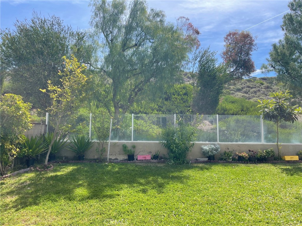 1294 S Springwood