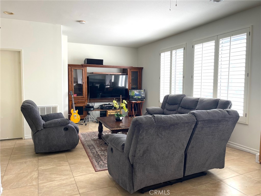 1294 S Springwood