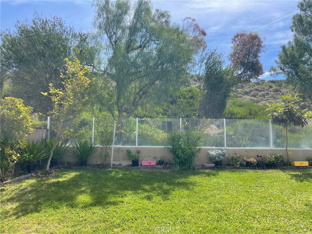 1294 S Springwood