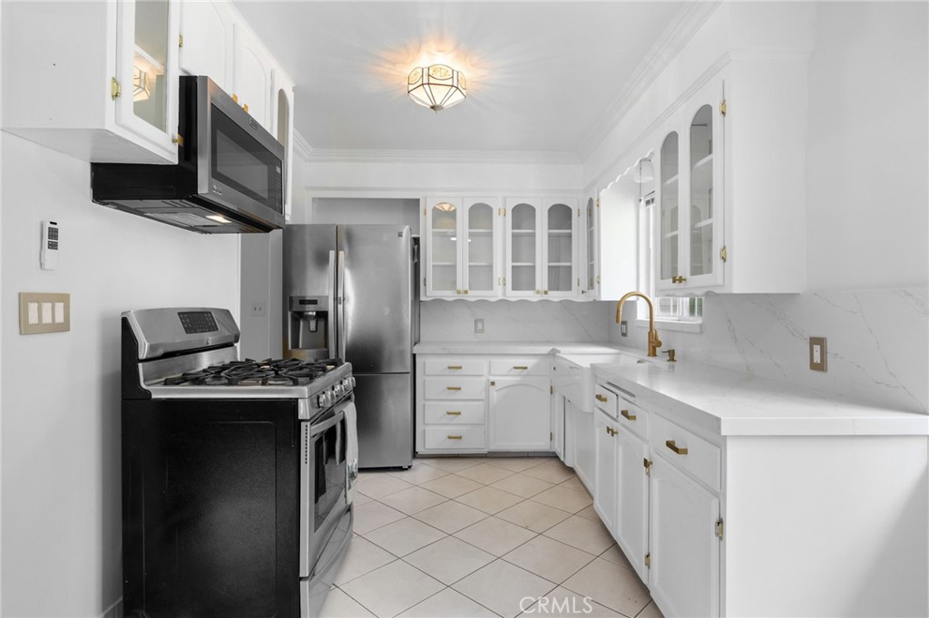 412 E Camile