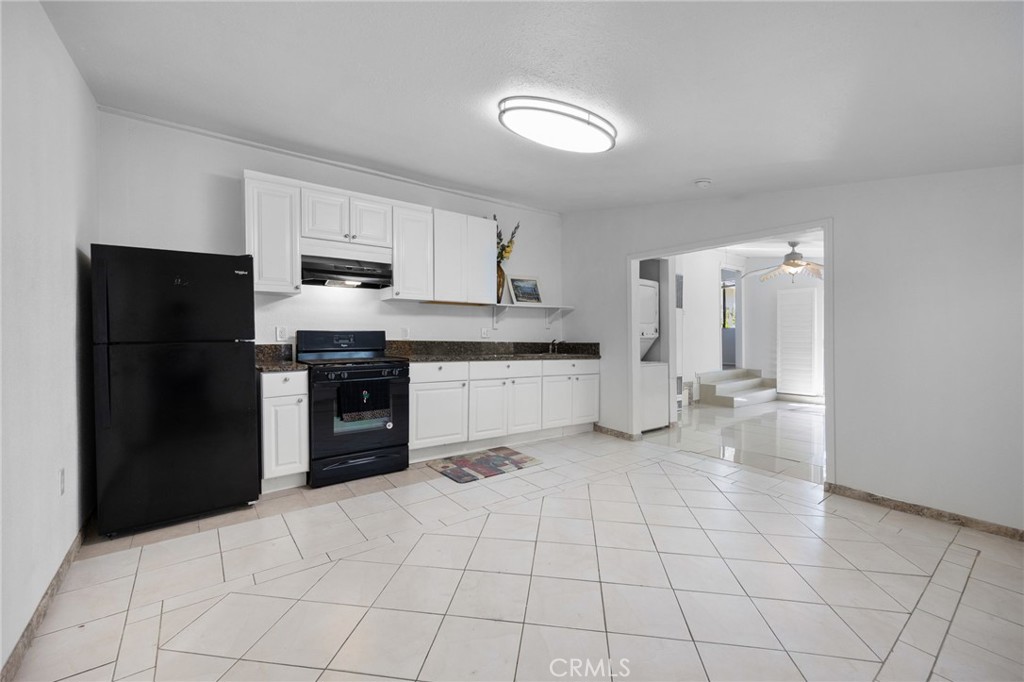 412 E Camile
