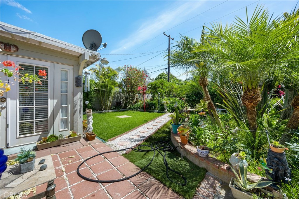 412 E Camile