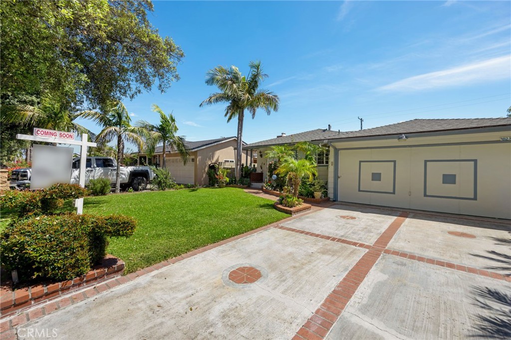 412 E Camile