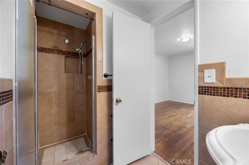 412 E Camile