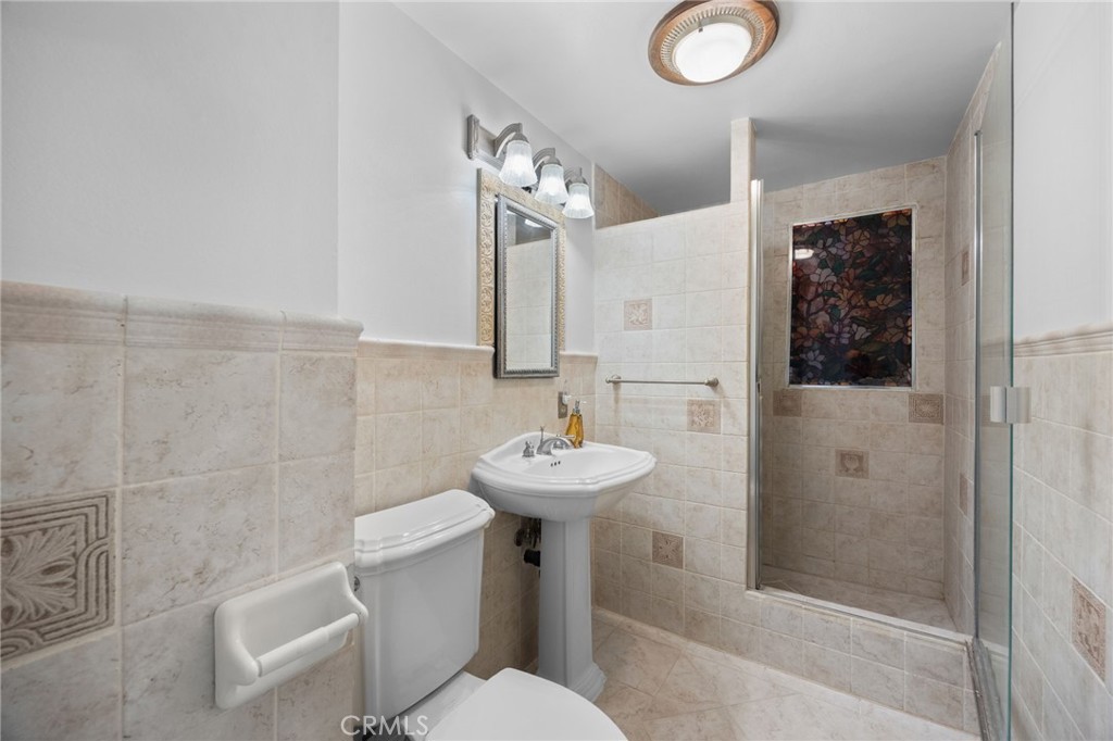 412 E Camile
