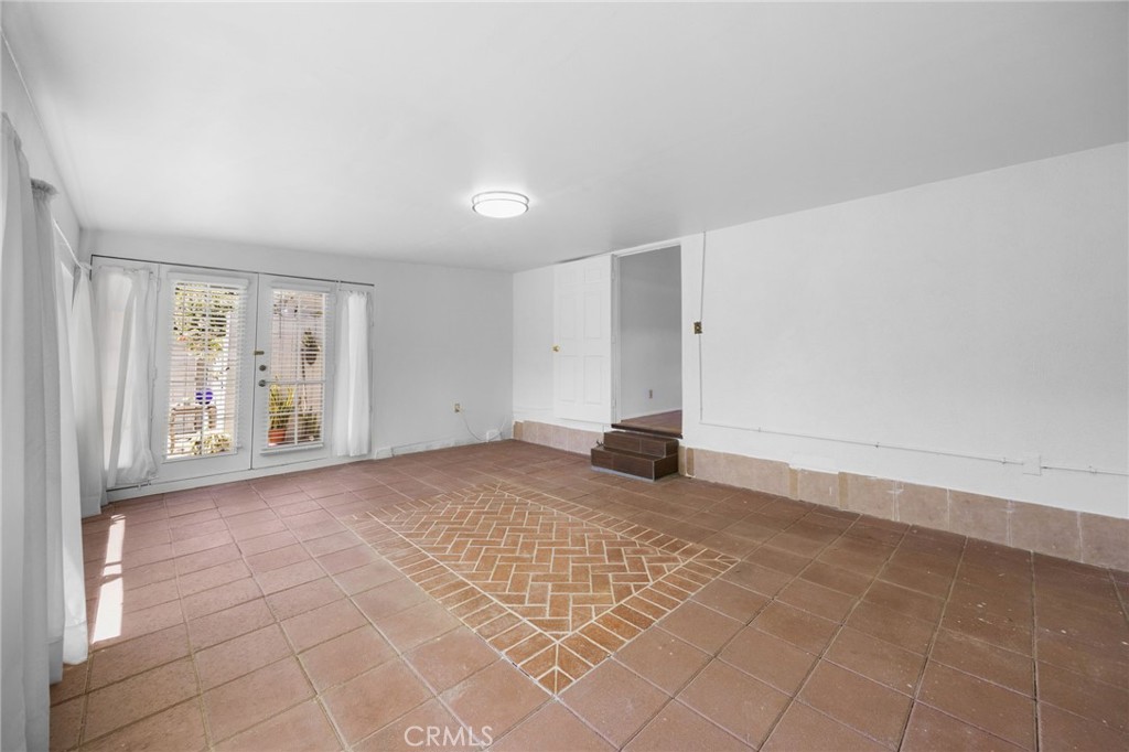 412 E Camile