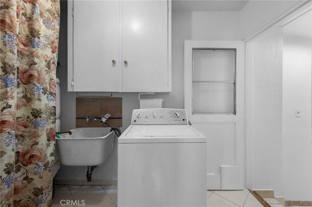 412 E Camile