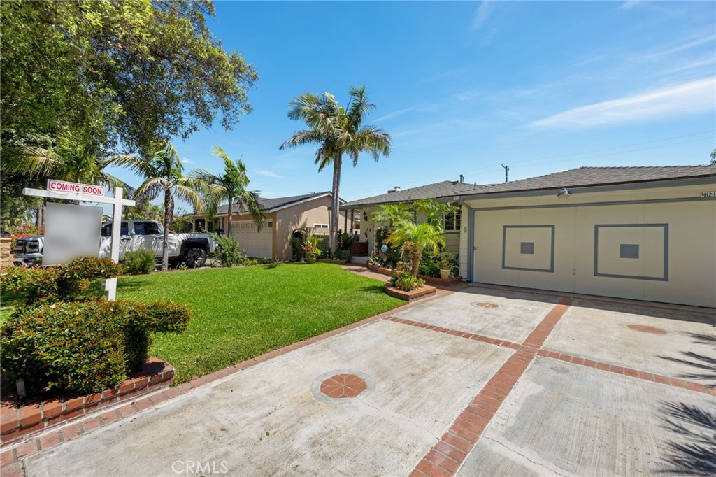 412 E Camile