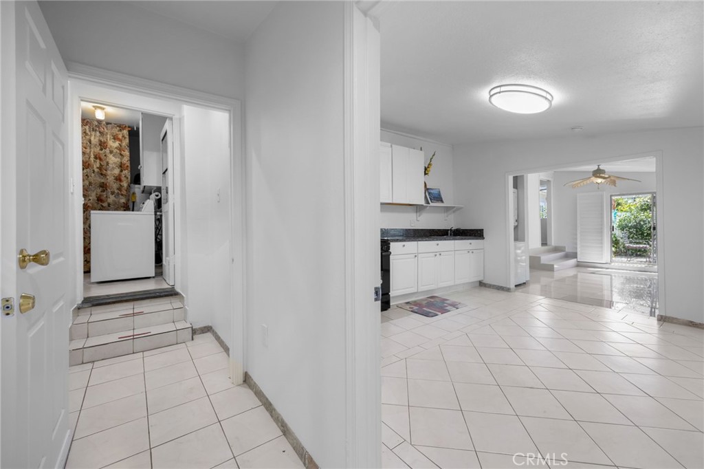 412 E Camile