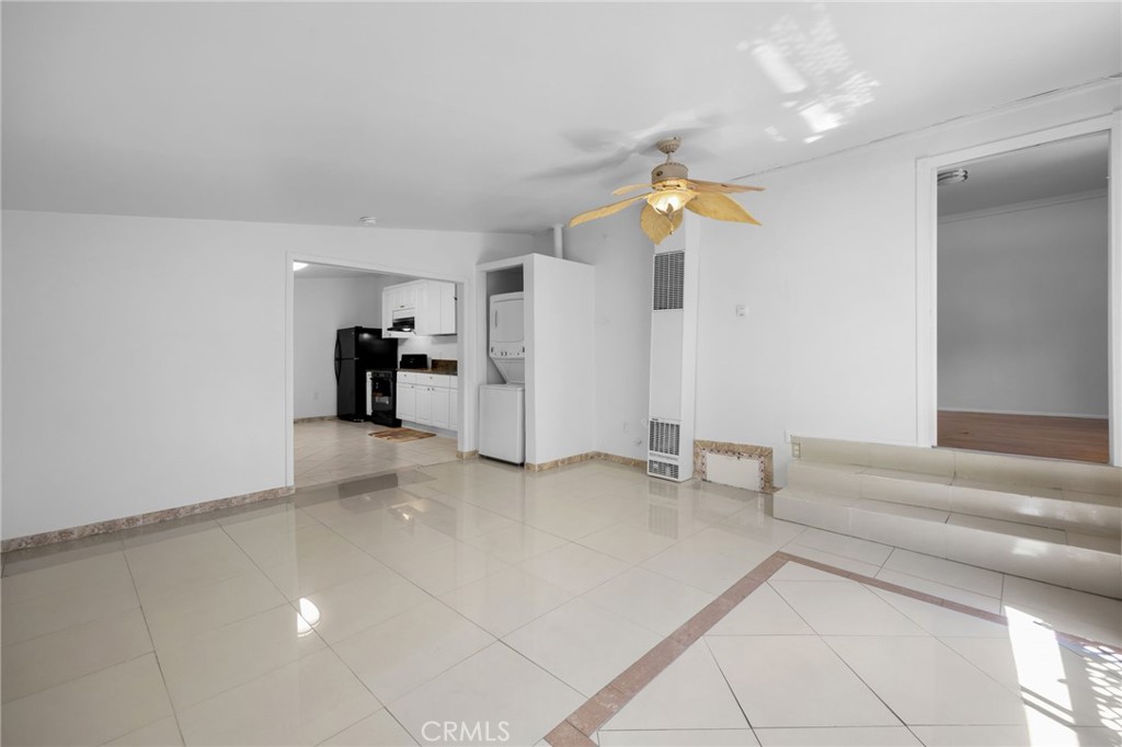 412 E Camile