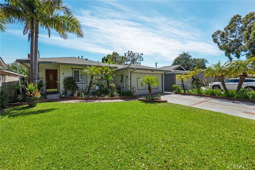 412 E Camile