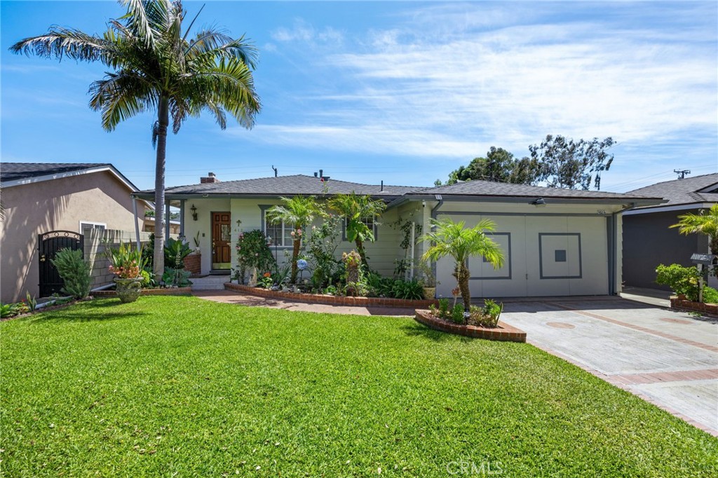 412 E Camile